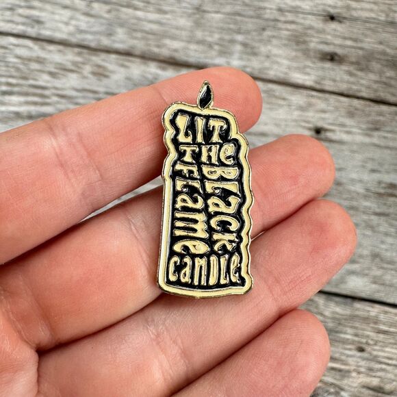 Disney Hocus Pocus Black Flame Candle Pin Hocus Pocus Jewelry Halloween Jewelry - Picture 1 of 2